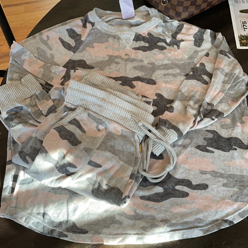 Loungewear set in gray and pink camo. Long sleeve top and joggers. Super soft.